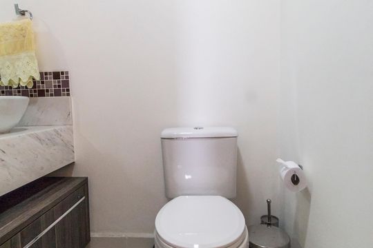Lavabo de apartamento para alugar com 2 quartos, 85m² em Jardim Tupanci, Barueri