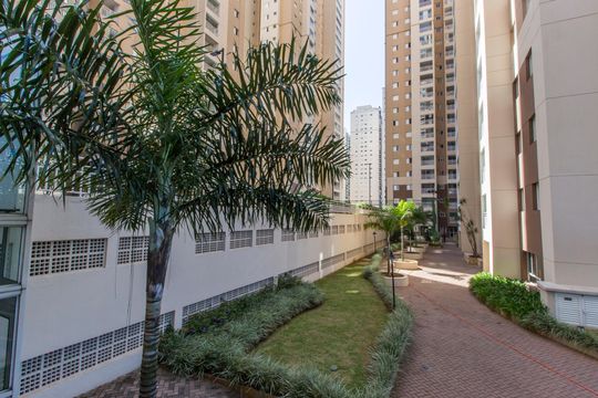 Área comum de apartamento para alugar com 2 quartos, 85m² em Jardim Tupanci, Barueri