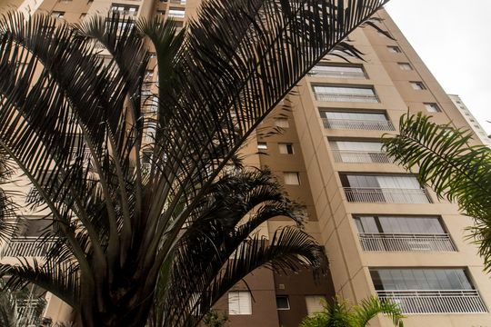 Fachada do bloco de apartamento para alugar com 2 quartos, 85m² em Jardim Tupanci, Barueri