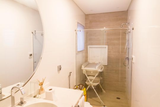 Banheiro de casa para alugar com 3 quartos, 353m² em Alphaville, Santana de Parnaíba