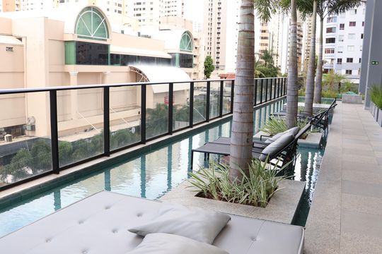 Área comum - Piscina de apartamento para alugar com 1 quarto, 49m² em Setor Bueno, Goiânia