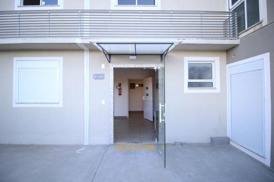 Fachada do bloco de apartamento para alugar com 2 quartos, 60m² em Jardim Itu, Porto Alegre
