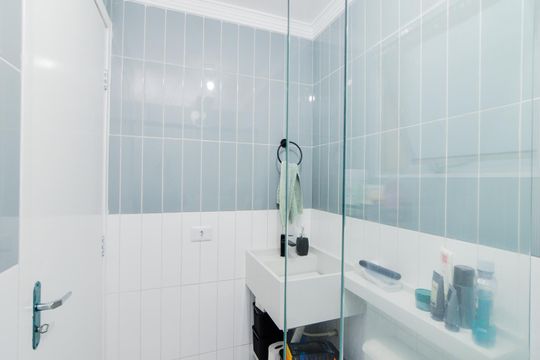 Banheiro da Suíte de apartamento à venda com 2 quartos, 56m² em Parque Continental, Guarulhos