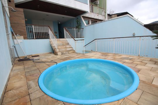 Piscina de casa à venda com 4 quartos, 125m² em Freguesia (jacarepaguá), Rio de Janeiro