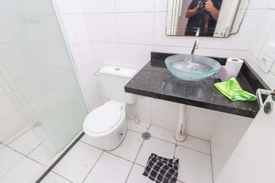 Banheiro de apartamento à venda com 2 quartos, 44m² em Jardim Helena, São Paulo