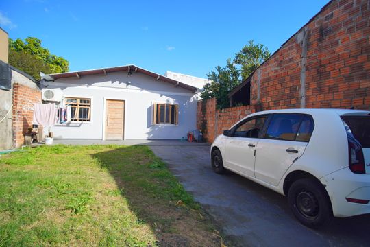 Quintal de casa à venda com 2 quartos, 80m² em Feitoria, São Leopoldo