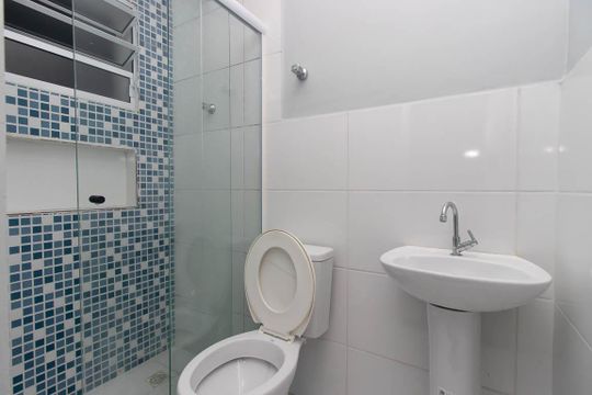Banheiro de kitnet/studio para alugar com 1 quarto, 24m² em Jardim Felicidade(zona Norte), São Paulo