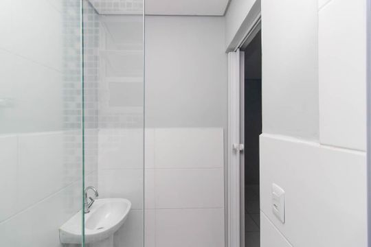 Banheiro de kitnet/studio para alugar com 1 quarto, 24m² em Jardim Felicidade(zona Norte), São Paulo