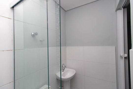 Banheiro de kitnet/studio para alugar com 1 quarto, 24m² em Jardim Felicidade(zona Norte), São Paulo