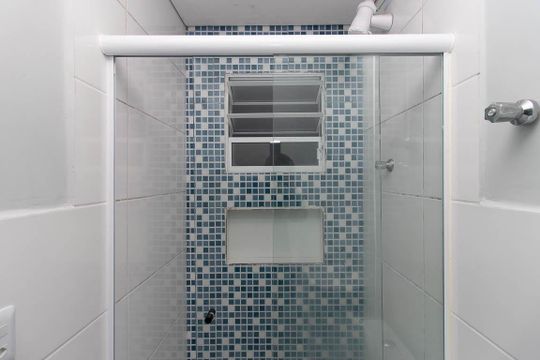 Banheiro de kitnet/studio para alugar com 1 quarto, 24m² em Jardim Felicidade(zona Norte), São Paulo