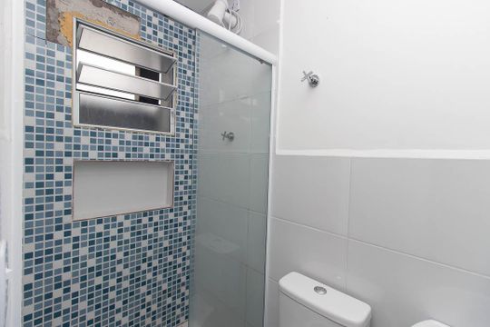 Banheiro de kitnet/studio para alugar com 1 quarto, 24m² em Jardim Felicidade(zona Norte), São Paulo