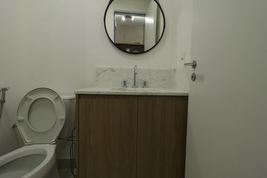 Banheiro de apartamento à venda com 1 quarto, 24m² em Chácara Klabin, São Paulo