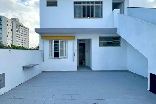 Quintal de casa à venda com 4 quartos, 206m² em Vila Madalena, São Paulo