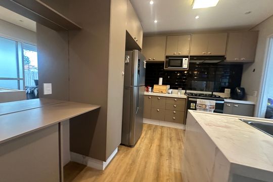 Cozinha de casa de condomínio para alugar com 3 quartos, 147m² em Chácara do Solar Iii, Santana de Parnaíba