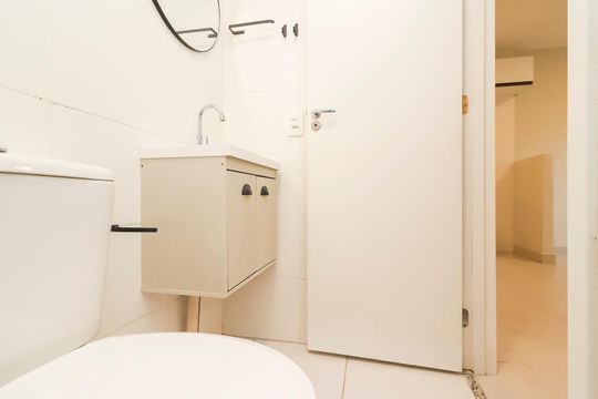 Banheiro de apartamento à venda com 2 quartos, 32m² em Fazenda Aricanduva, São Paulo