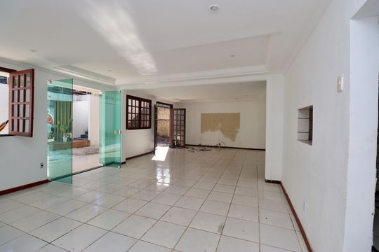Sala  de casa para alugar com 5 quartos, 350m² em Itapuã, Salvador
