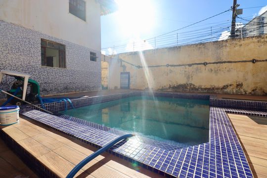 Casa para alugar com 5 quartos, 350m² em Itapuã, Salvador
