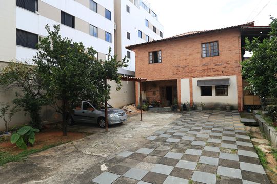 Área externa de casa à venda com 3 quartos, 400m² em Santa Ines, Belo Horizonte