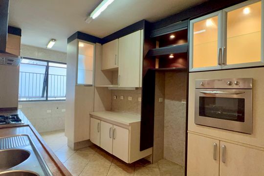Cozinha de apartamento para alugar com 3 quartos, 107m² em Jardins, São Paulo