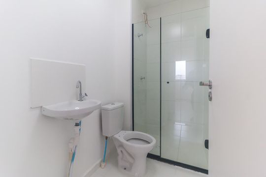 Banheiro de apartamento para alugar com 2 quartos, 44m² em Vila Varela, Poá
