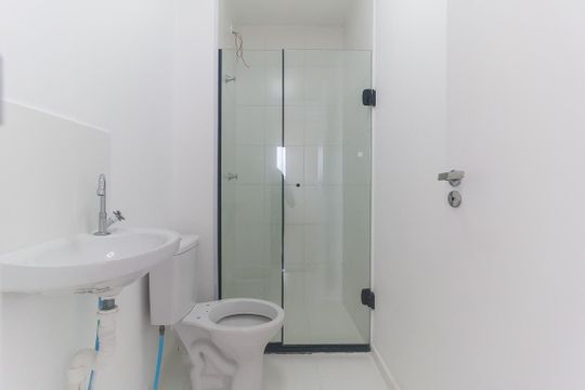 Banheiro de apartamento para alugar com 2 quartos, 44m² em Vila Varela, Poá
