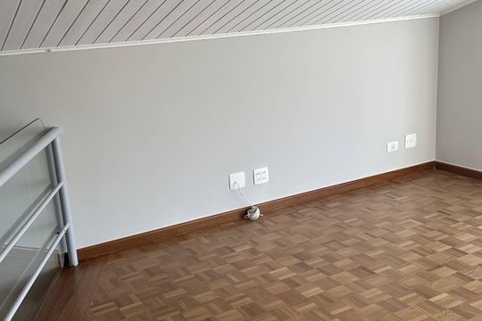 Sala íntima de casa de condomínio à venda com 2 quartos, 334m² em Residencial Morada dos Lagos, Barueri
