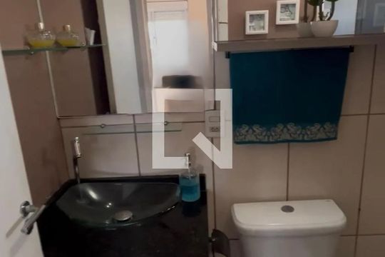 Banheiro de apartamento à venda com 2 quartos, 50m² em Igara, Canoas