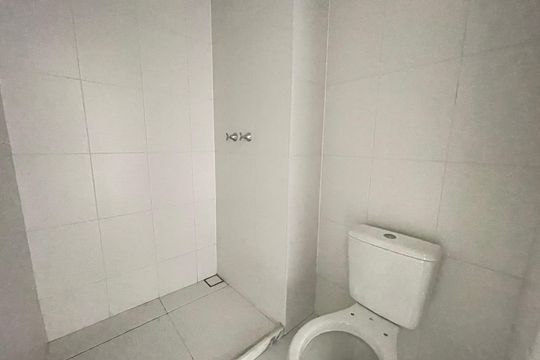 Banheiro de apartamento para alugar com 1 quarto, 45m² em Vila Sonia, São Paulo