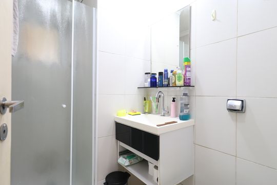 Banheiro Social de apartamento à venda com 2 quartos, 80m² em Água Branca, São Paulo
