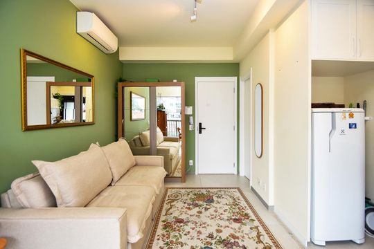 sala de estar de apartamento à venda com 1 quarto, 40m² em Jardim das Bandeiras, São Paulo