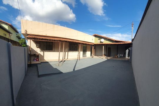 Área externa de casa à venda com 4 quartos, 160m² em Novo das Indústrias, Belo Horizonte