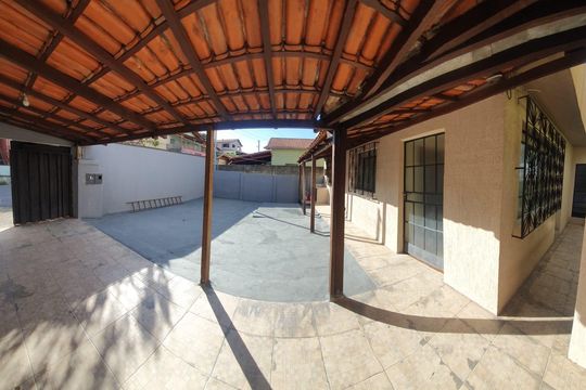 Área externa de casa à venda com 4 quartos, 160m² em Novo das Indústrias, Belo Horizonte