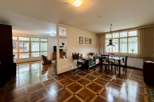 Casa para alugar com 4 quartos, 267m² em Jardim das Acacias, São Paulo