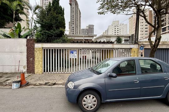 Fachada  de casa para alugar com 4 quartos, 267m² em Jardim das Acacias, São Paulo