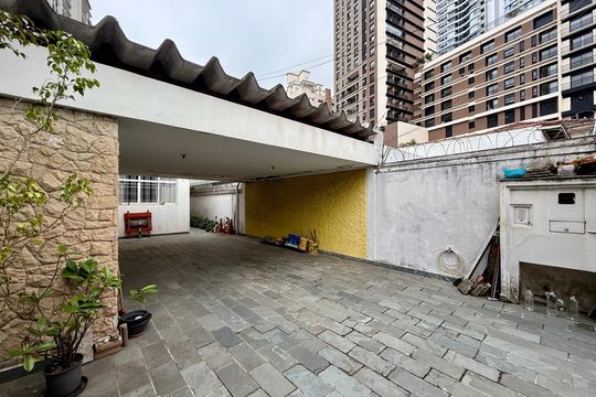 Garagem  de casa para alugar com 4 quartos, 267m² em Jardim das Acacias, São Paulo