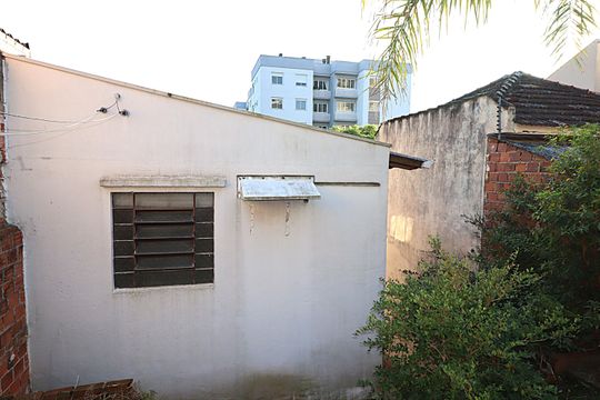 Quintal dos fundos de casa à venda com 2 quartos, 150m² em Cristo Redentor, Porto Alegre