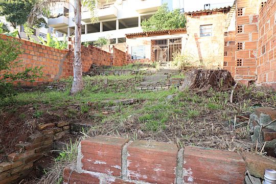 Quintal dos fundos de casa à venda com 2 quartos, 150m² em Cristo Redentor, Porto Alegre