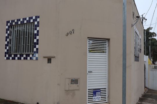 Fachada e portão de casa para alugar com 1 quarto, 40m² em Vila Lucia, São Paulo