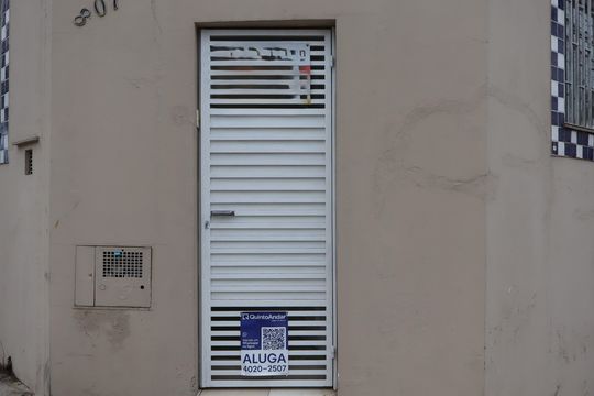 Fachada e portão de casa para alugar com 1 quarto, 40m² em Vila Lucia, São Paulo