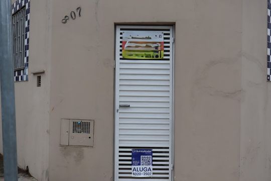 Fachada e portão de casa para alugar com 1 quarto, 40m² em Vila Lucia, São Paulo