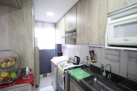 Cozinha de apartamento à venda com 2 quartos, 48m² em Morro Santana, Porto Alegre
