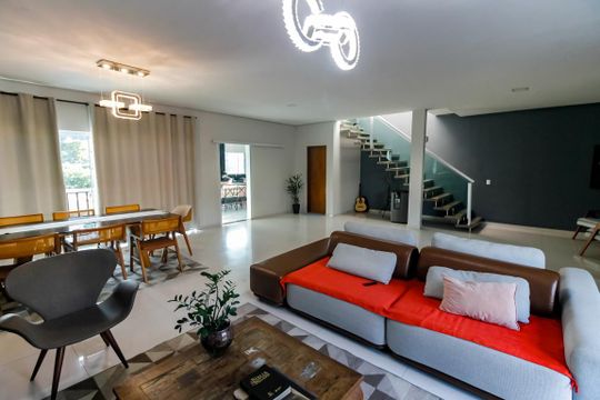 Casa de Condomínio para alugar com 3 quartos, 250m² em Jardim Mirna, Taboão da Serra