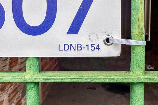 Placa Instalada na Fachada de casa à venda com 1 quarto, 109m² em Vila Suíça, Santo André