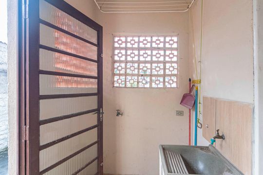 Área de Serviço de casa à venda com 1 quarto, 109m² em Vila Suíça, Santo André