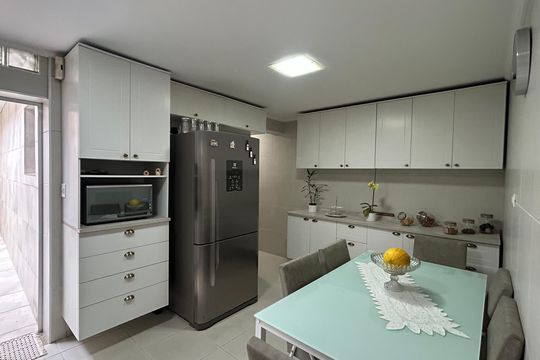 Cozinha de casa à venda com 3 quartos, 120m² em Vila Campo Grande, São Paulo