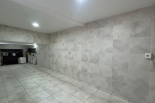 Garagem de casa à venda com 3 quartos, 120m² em Vila Campo Grande, São Paulo