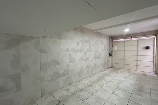 Garagem de casa à venda com 3 quartos, 120m² em Vila Campo Grande, São Paulo