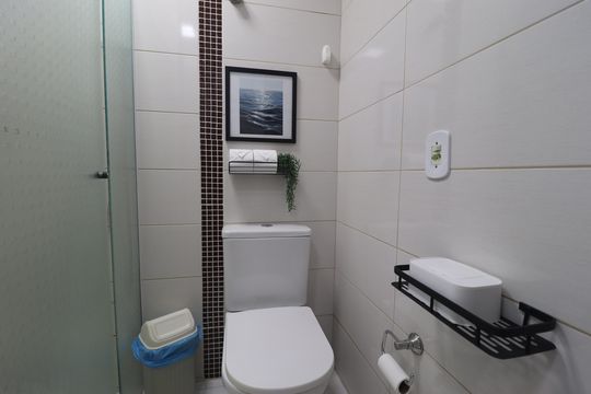 Banheiro de apartamento à venda com 3 quartos, 60m² em Parque Erasmo Assunção, Santo André