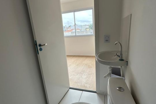 Banheiro de kitnet/studio à venda com 1 quarto, 17m² em Vila Granada, São Paulo