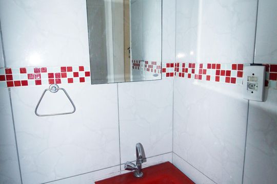 Banheiro de apartamento para alugar com 1 quarto, 45m² em Vigário Geral, Rio de Janeiro